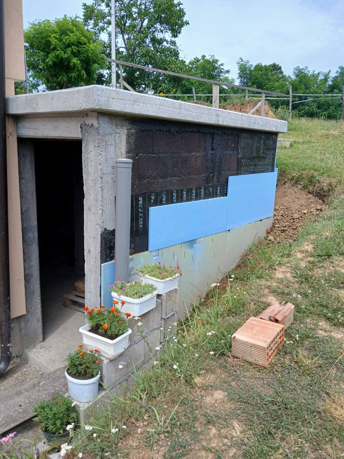 Izolacija i završna obrada temelja pomoćnog objekta