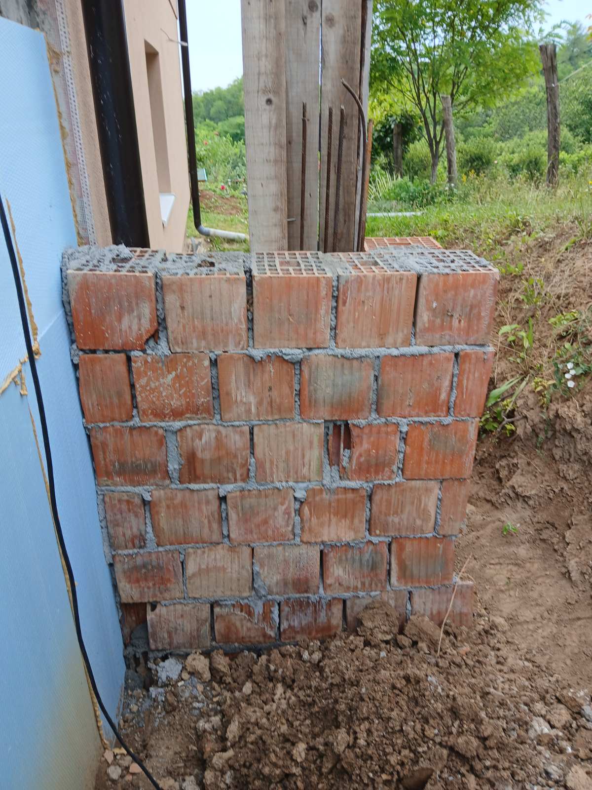 Zidanje stuba od opeke sa armaturom